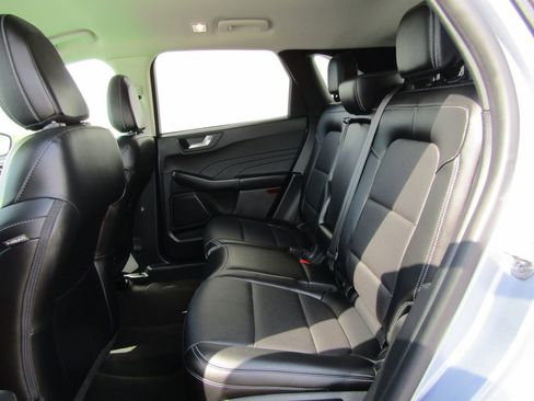 Used 2022 Ford Escape Titanium FWD image 16