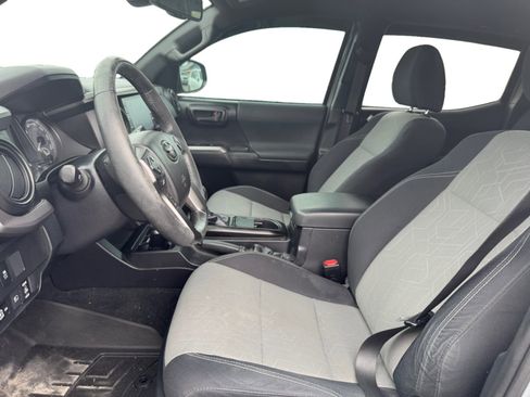 Used 2021 Toyota Tacoma TRD Off-Road image 10