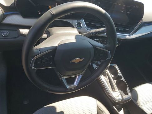 Certified 2025 Chevrolet Trax LT w/ Driver Confidence Package FWD image 17