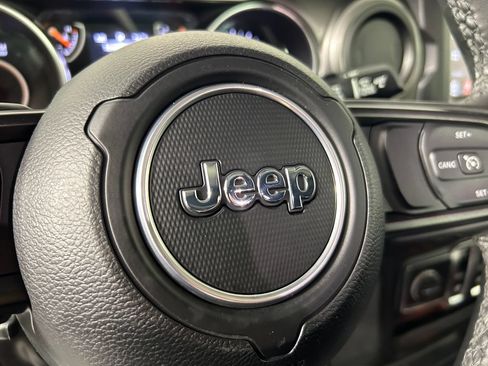 Used 2022 Jeep Wrangler Sport AWD/4WD image 19