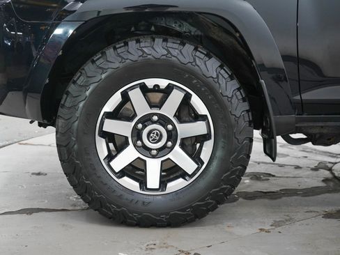Used 2022 Toyota 4Runner TRD Off-Road Premium AWD/4WD image 28