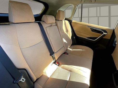 Used 2021 Toyota RAV4 LE image 20