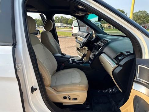 Used 2016 Ford Explorer XLT w/ Equipment Group 201A AWD/4WD image 25