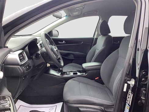Used 2020 Kia Sorento LX image 9