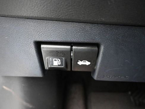 Used 2022 Nissan Kicks SR image 27