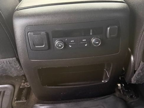 Used 2017 GMC Yukon XL SLT AWD/4WD image 34