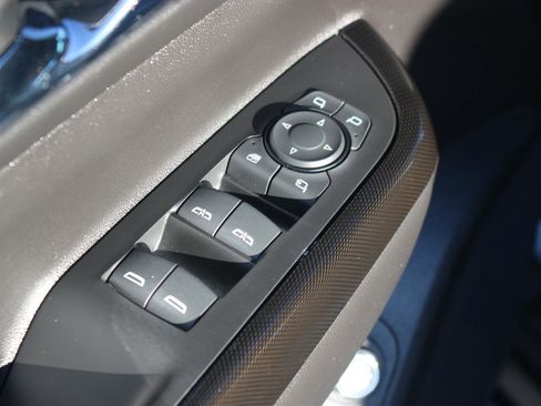 Used 2022 GMC Acadia AT4 w/ Technology Package image 14