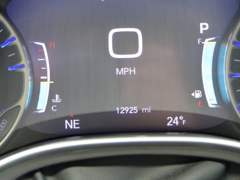 Used 2025 Chrysler Pacifica Select FWD image 39