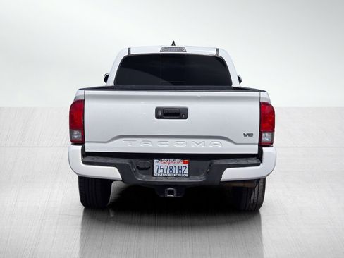 Used 2017 Toyota Tacoma TRD Sport w/ Tow Package RWD image 5