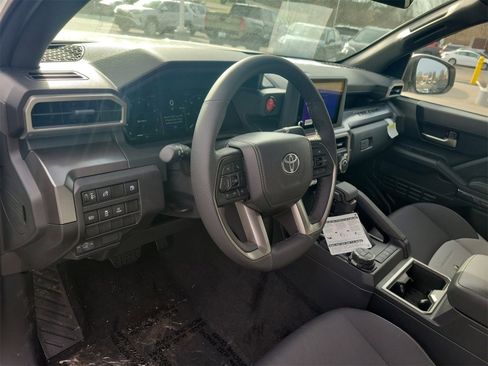 Used 2025 Toyota Tacoma TRD Off-Road image 16