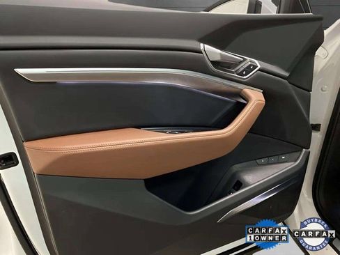 Used 2022 Audi e-tron Premium Plus w/ Premium Plus Package image 33