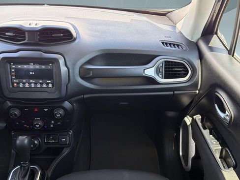 Used 2018 Jeep Renegade Latitude w/ Popular Equipment Group AWD/4WD image 26