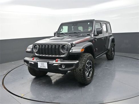 Used 2024 Jeep Wrangler Unlimited Rubicon w/ Convenience Group image 3