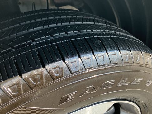 Used 2025 Honda Pilot EX-L image 12