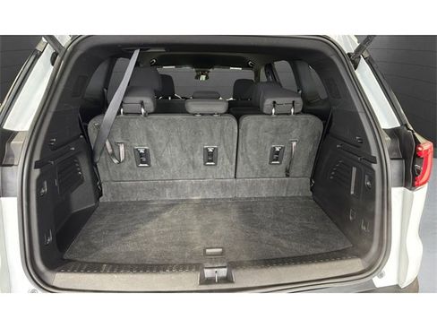 Used 2025 GMC Acadia Elevation image 43