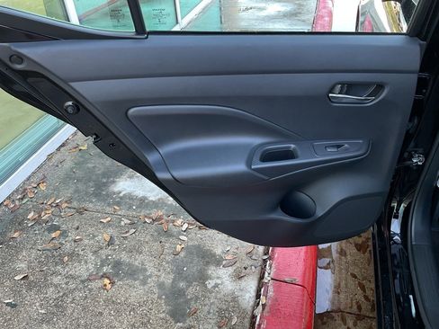 Used 2025 Nissan Versa SV image 17