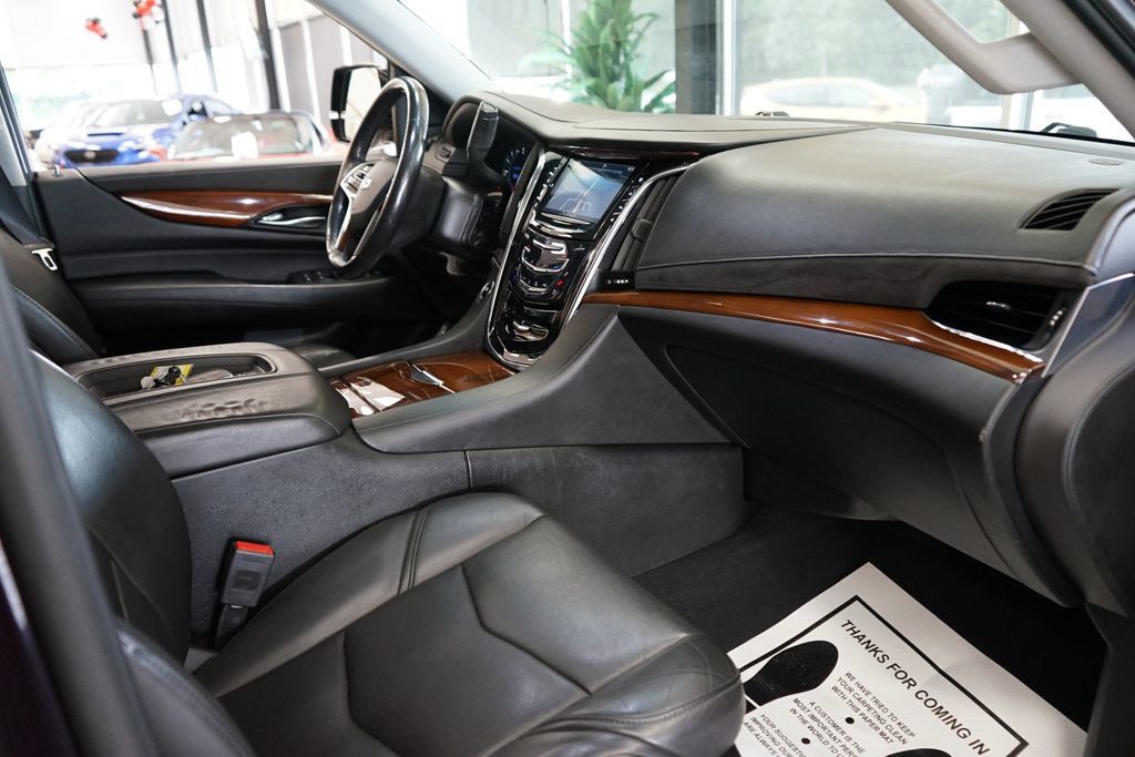 Used 2018 Cadillac Escalade Luxury AWD/4WD image 50