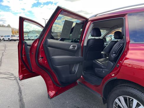 Used 2019 Nissan Pathfinder SL image 21
