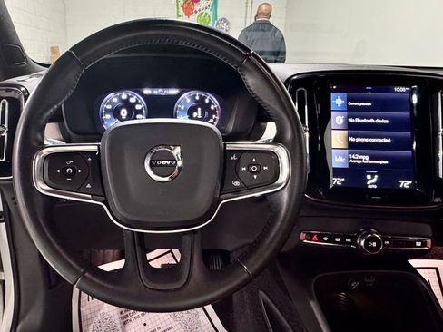 Used 2019 Volvo XC40 T5 Momentum image 16