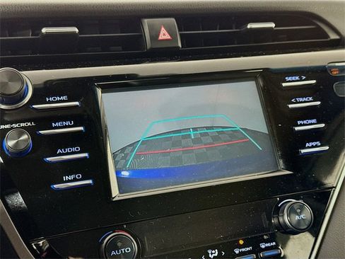 Used 2018 Toyota Camry SE image 23