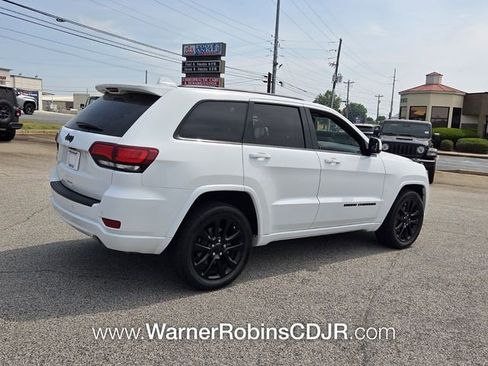 Used 2020 Jeep Grand Cherokee Altitude RWD image 14