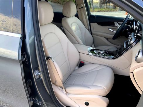 Used 2019 Mercedes-Benz GLC 300 image 9