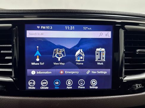 Used 2020 Chrysler Pacifica Touring w/ Advanced Safetytec Group FWD image 12