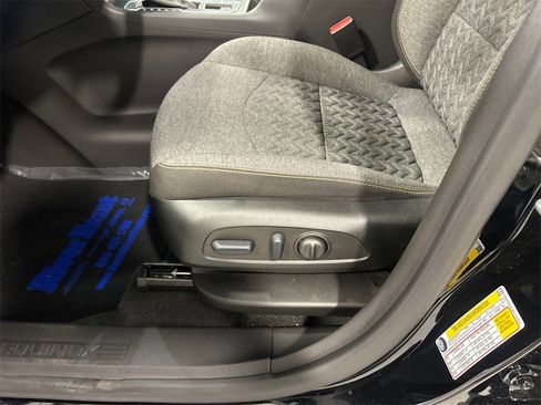 Used 2023 Chevrolet Equinox LT image 16