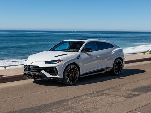 Used 2024 Lamborghini Urus S image 1
