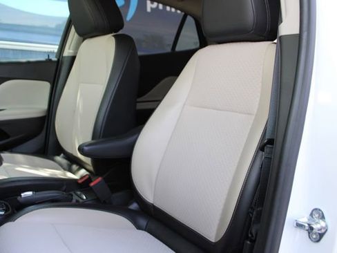 Used 2022 Buick Encore Preferred AWD/4WD image 19