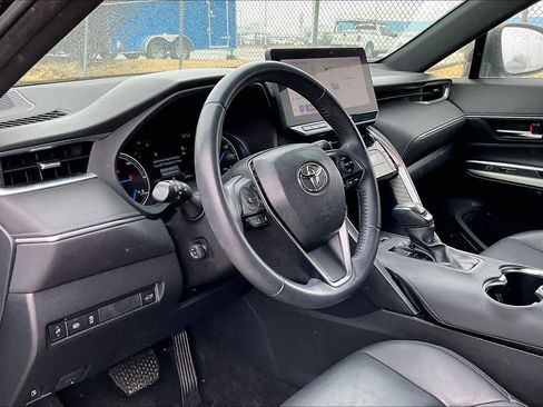 Used 2023 Toyota Venza Nightshade image 16