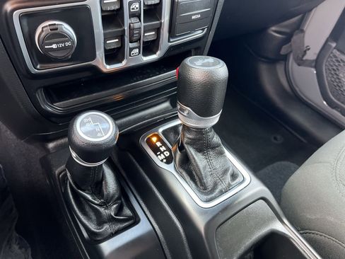 Used 2022 Jeep Wrangler Unlimited Sport image 21