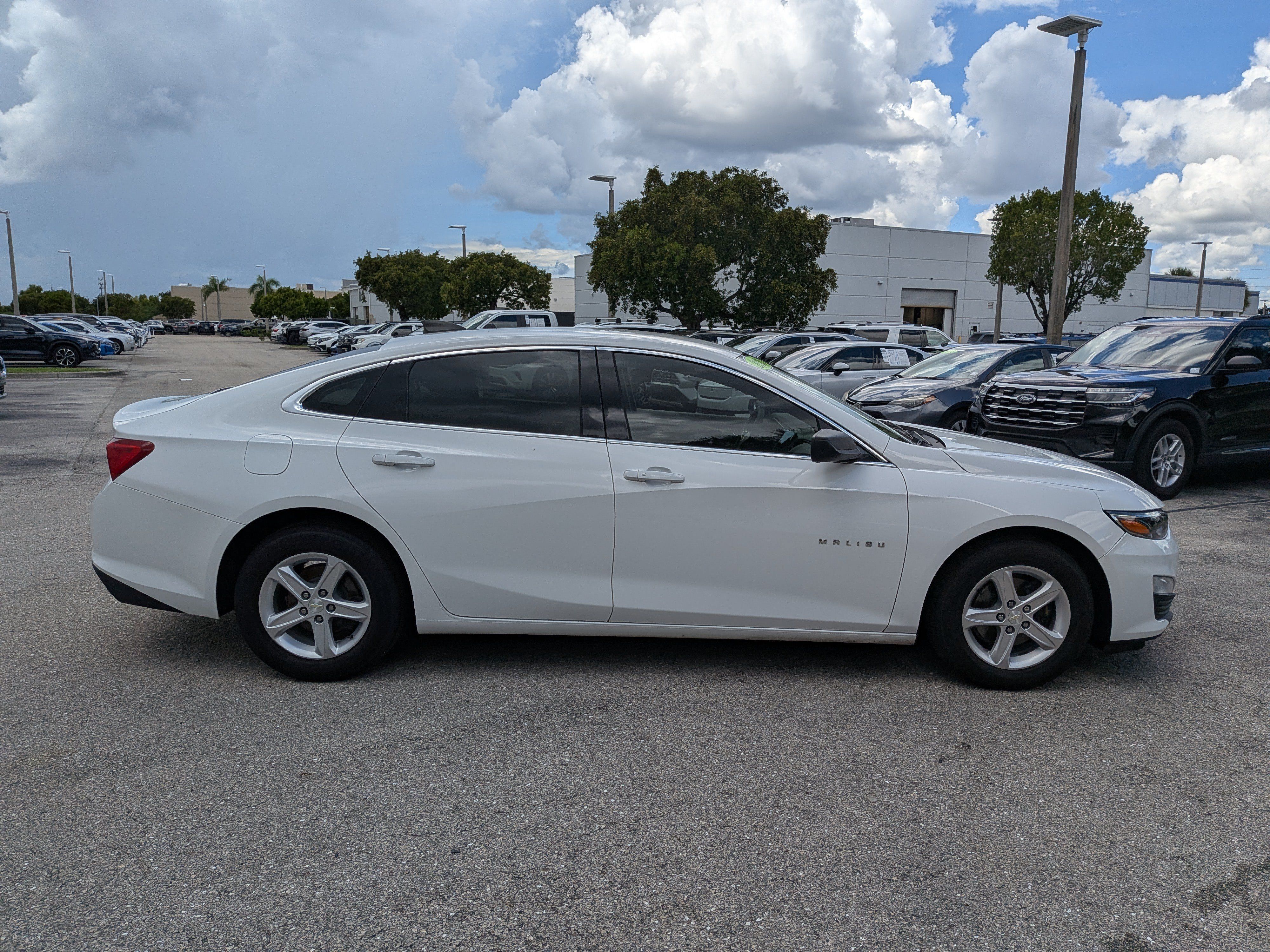 Used 2020 Chevrolet Malibu LS FWD image 3