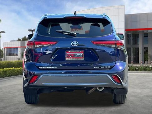 Used 2022 Toyota Highlander Limited AWD/4WD image 5
