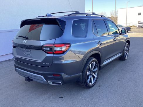 Used 2025 Honda Pilot Elite image 9