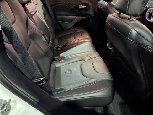 Used 2019 Jeep Cherokee Limited image 20