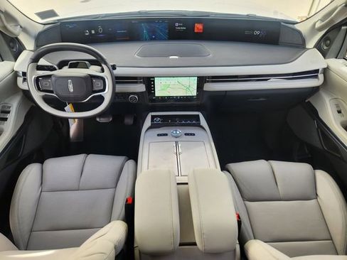 New 2026 Lincoln Navigator Reserve image 11