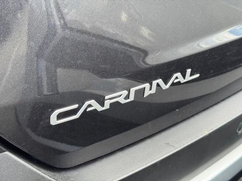 Certified 2025 Kia Carnival EX FWD image 3