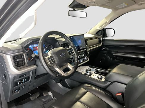 Used 2024 Ford Expedition XLT AWD/4WD image 9