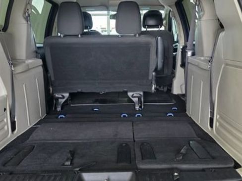 Used 2019 Dodge Grand Caravan SE w/ UConnect Hands-Free Group image 7