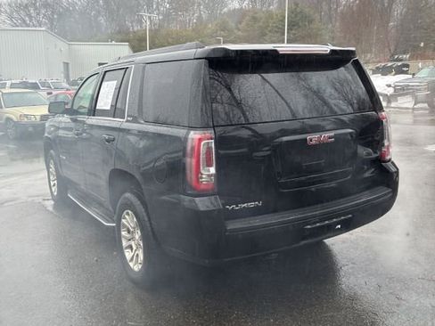 Used 2017 GMC Yukon SLT image 2