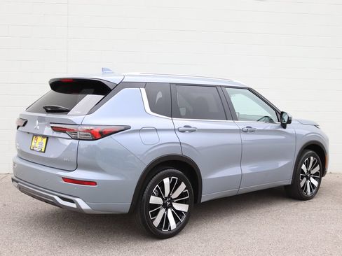 Used 2025 Mitsubishi Outlander SEL AWD/4WD image 2