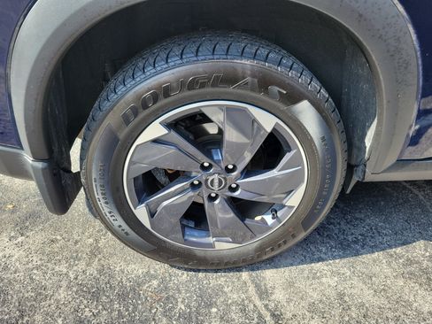 Used 2025 Nissan Rogue SV w/ SV Premium Package FWD image 7