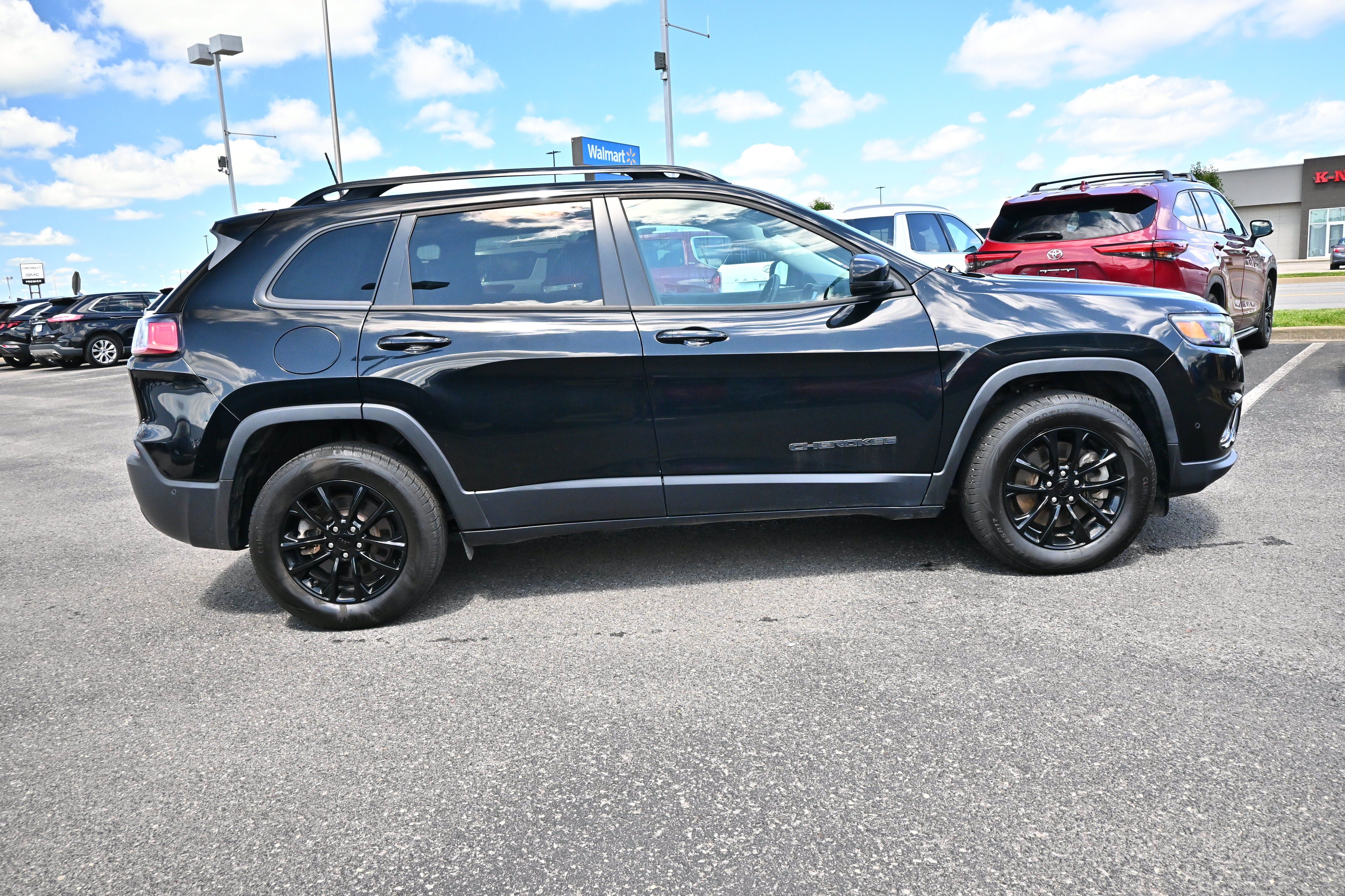 Used 2023 Jeep Cherokee Altitude Lux AWD/4WD image 5