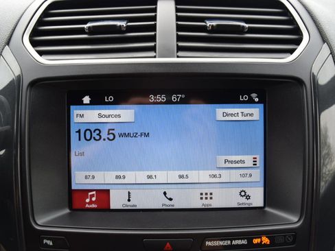 Used 2018 Ford Explorer XLT w/ Equipment Group 202A AWD/4WD image 25
