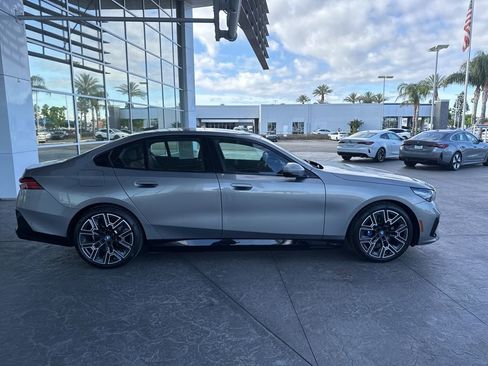 Used 2025 BMW i5 eDrive40i w/ M Sport Package RWD image 3