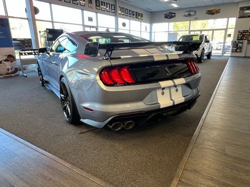 Used 2022 Ford Mustang Shelby GT500 w/ Carbon Fiber Track Pack RWD image 5