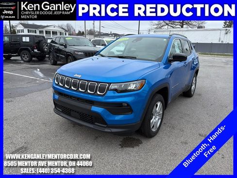Used 2022 Jeep Compass Latitude w/ Sun and Sound Group AWD/4WD image 3