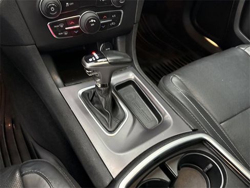 Used 2019 Dodge Charger SXT image 21