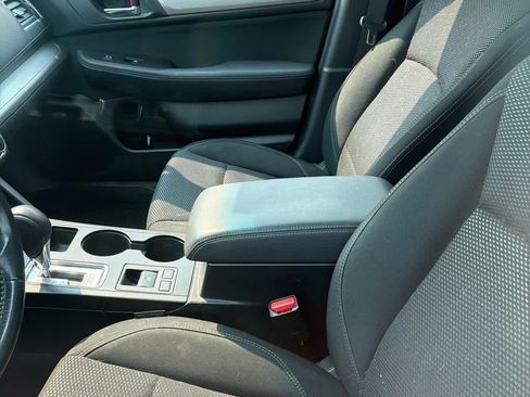 Used 2019 Subaru Outback 2.5i Premium AWD/4WD image 3